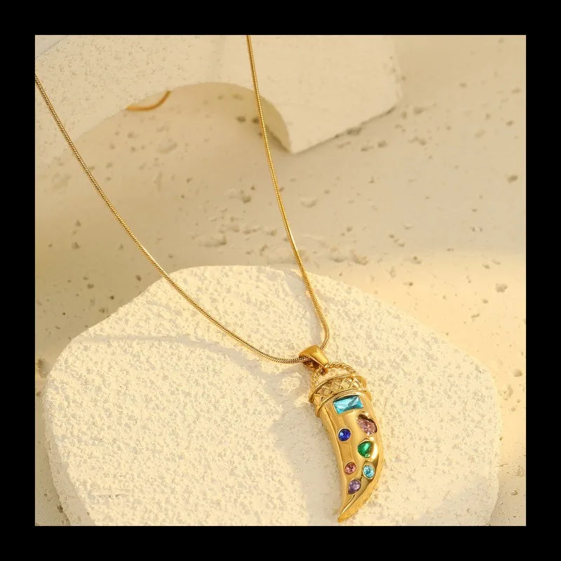 Trendy Fashion Niche Horn Pendant, Colored Zircon Necklace Does Not Fade, Personalized Design, High-end Clavicle Chain